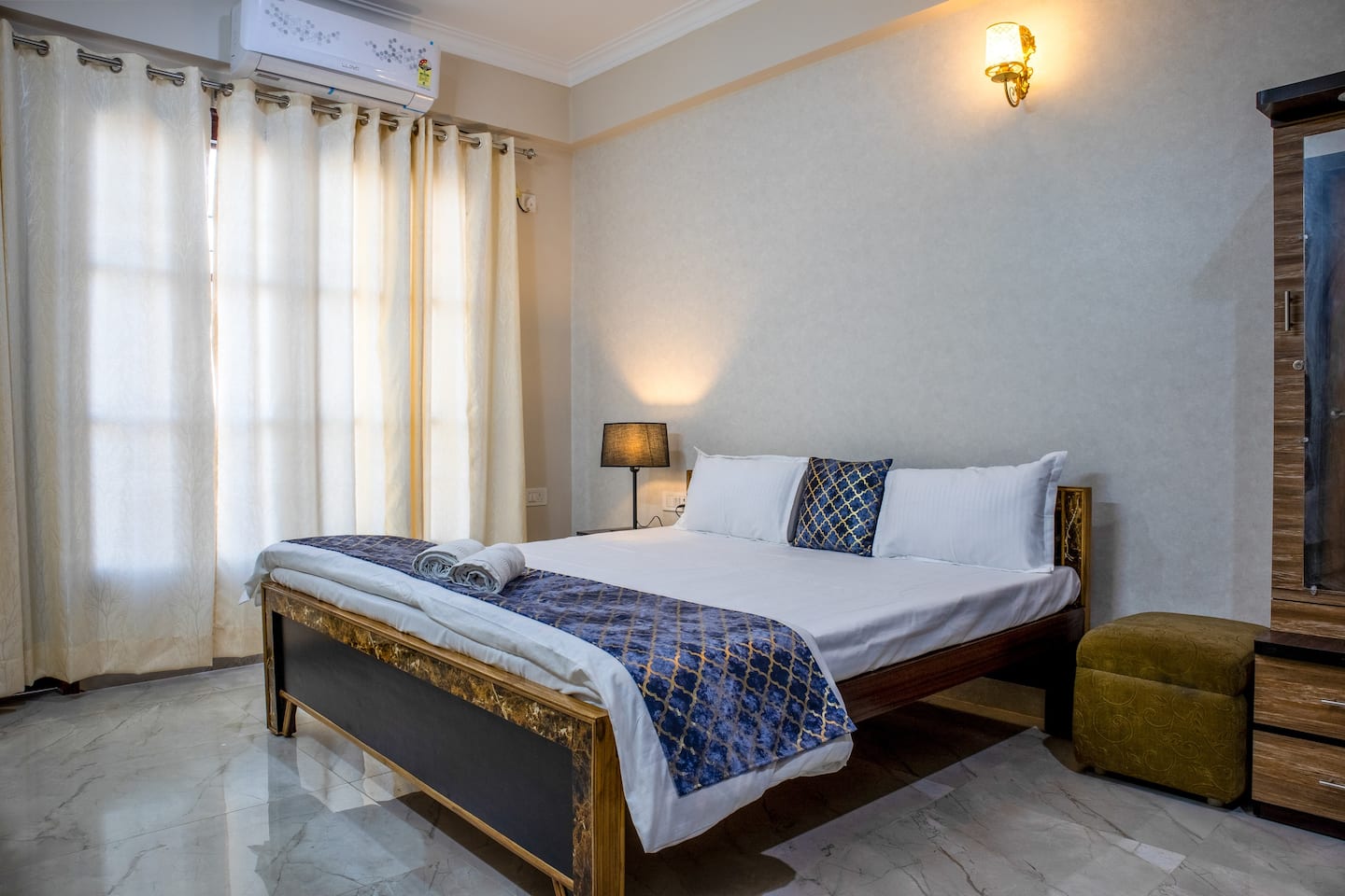 Red Napkin Hospitality room interior